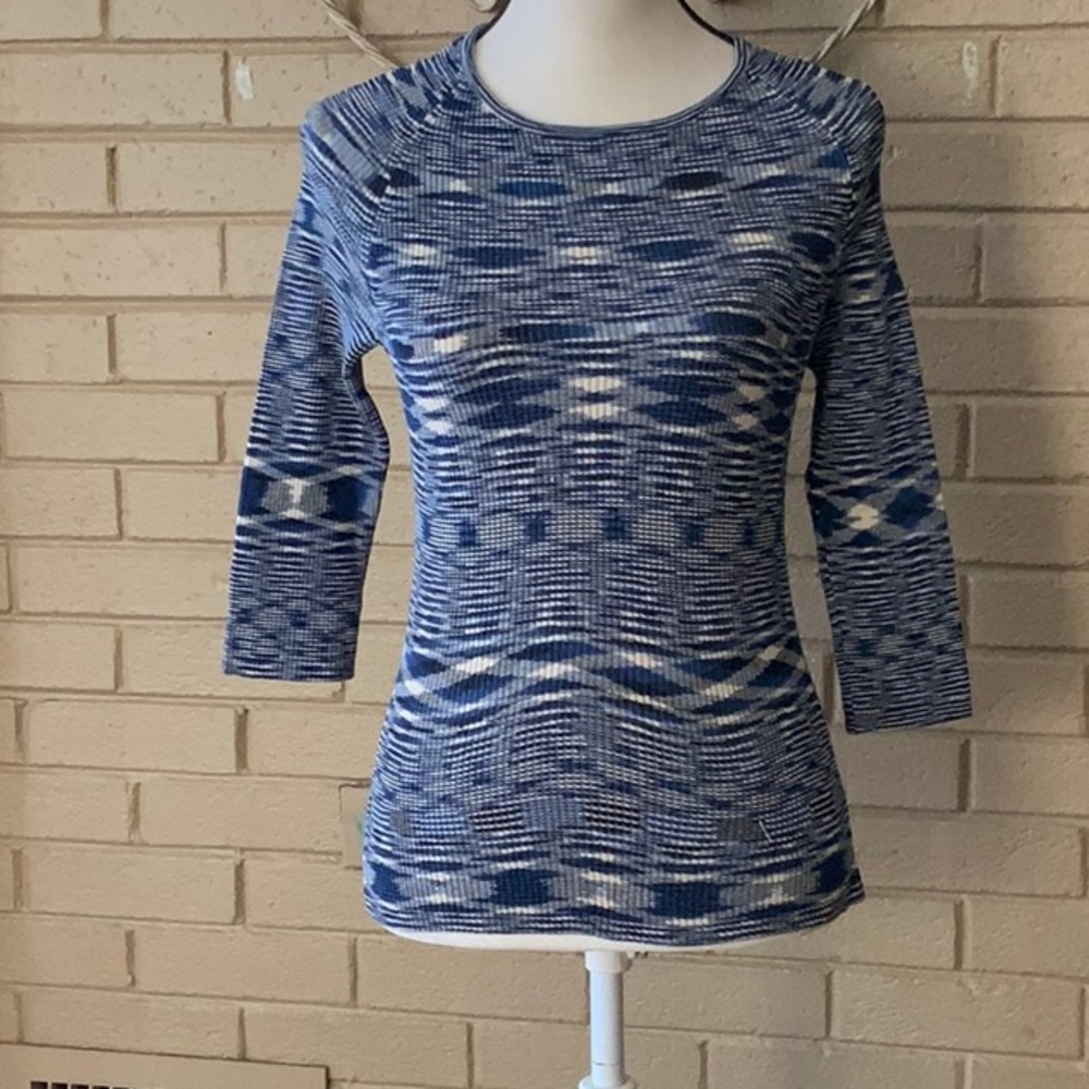 Unknown blue/cream color size M excellent condition. Look in neck for brand